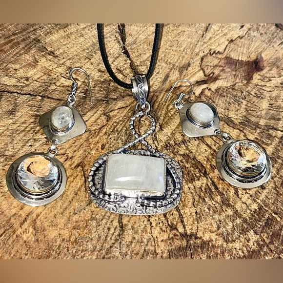 Rainbow Moonstone Pendant & Earrings Set - Picture 14 of 14